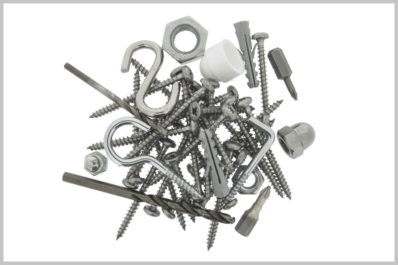 Screws, plugs and accessories